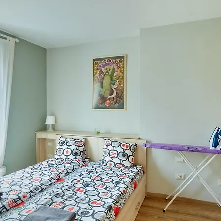 Funky Designer One Bedroom On Shishman Street Apartment