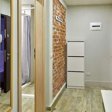 Funky Designer One Bedroom On Shishman Street *