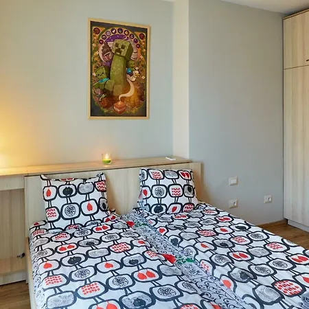 Funky Designer One Bedroom On Shishman Street *