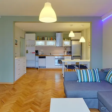 Funky Designer One Bedroom On Shishman Street Apartment *