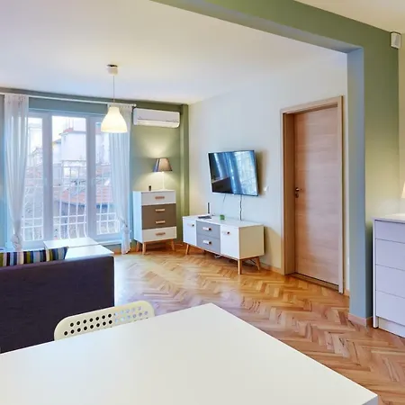 Funky Designer One Bedroom On Shishman Street *